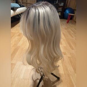 BNWOT Luxury Chelsey Smith Crowns Lace Front Blonde Ombré Wig | Heat Resistant